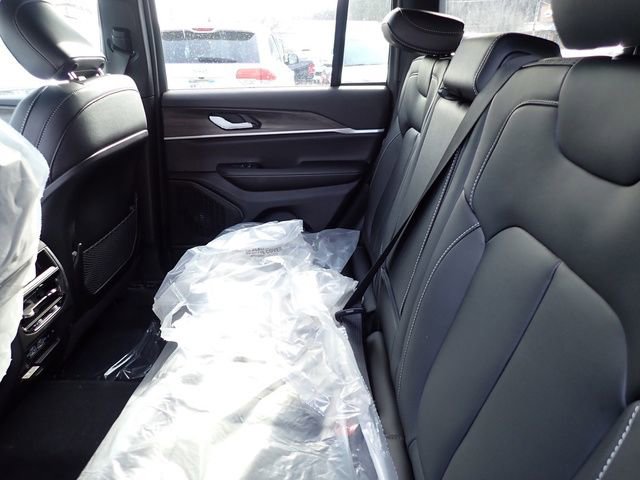 New 2025 Jeep Grand Cherokee Limited w/ Black Appearance Package image 13