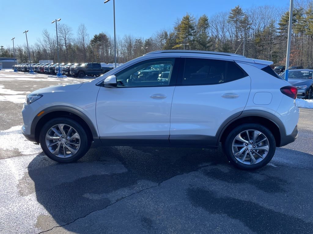 Used 2022 Buick Encore GX Essence w/ Experience Buick Package image 3