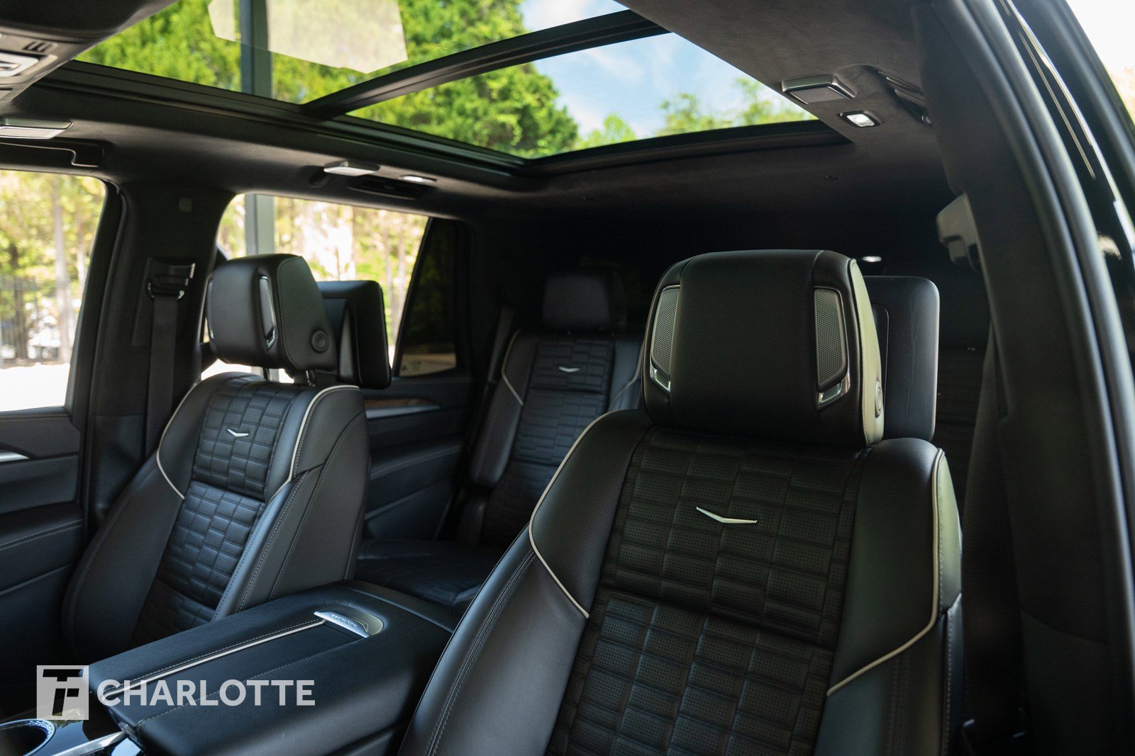 Used 2025 Cadillac Escalade Sport Platinum w/ LPO, Floor Liner Package AWD/4WD image 17