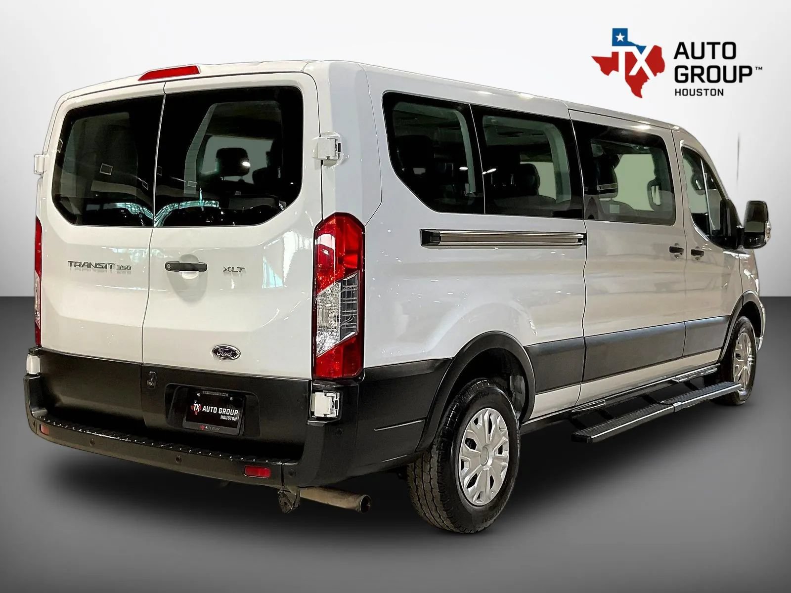 Used 2023 Ford Transit 350 XLT RWD image 5