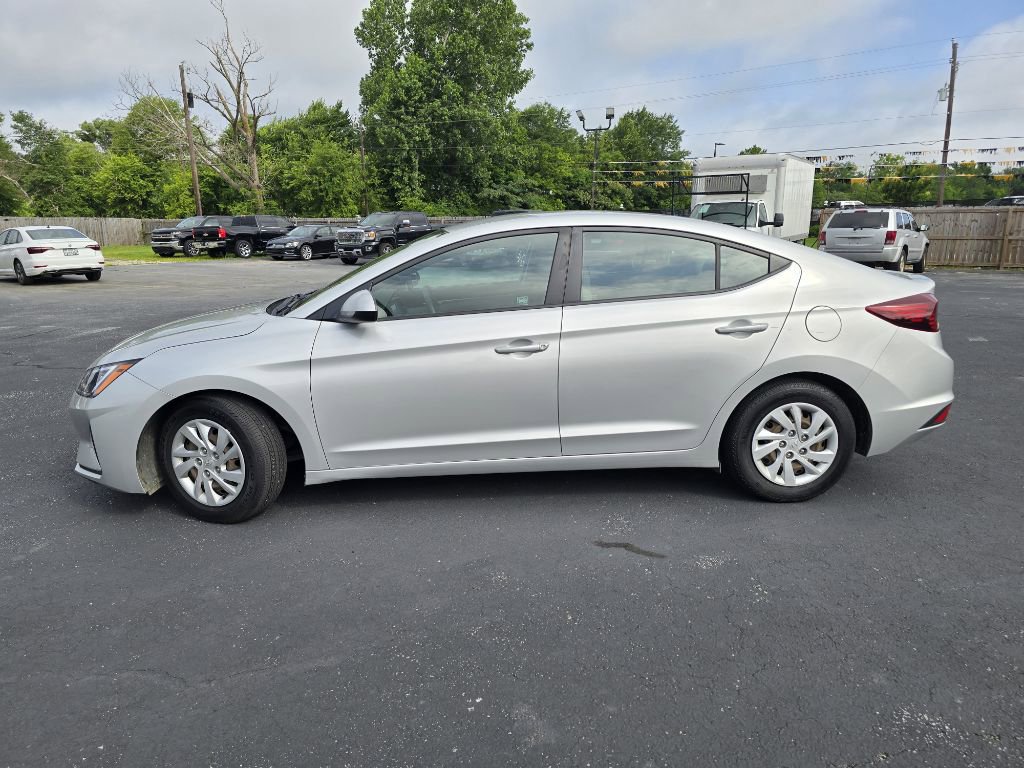 Used 2019 Hyundai Elantra SE image 2
