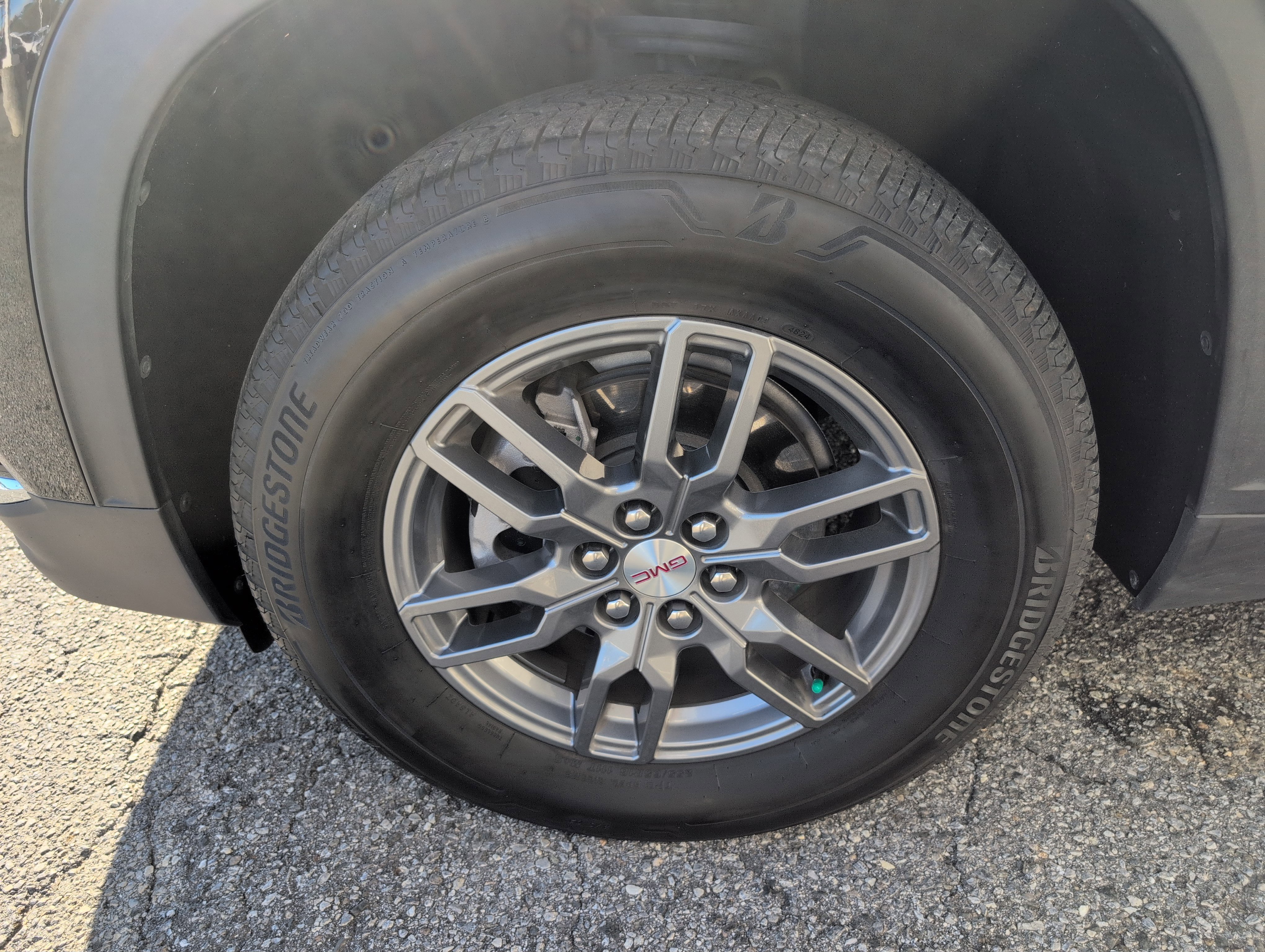 Used 2025 GMC Acadia Elevation image 2