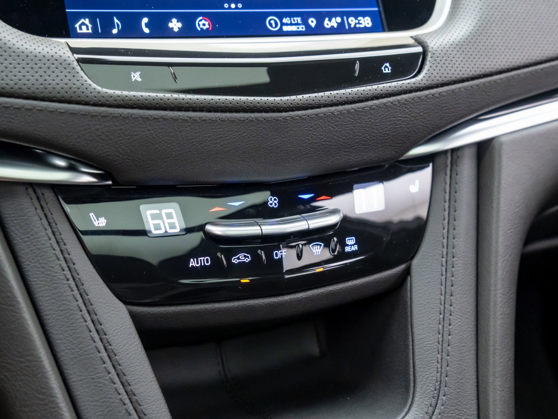 New 2025 Cadillac XT6 Luxury image 24