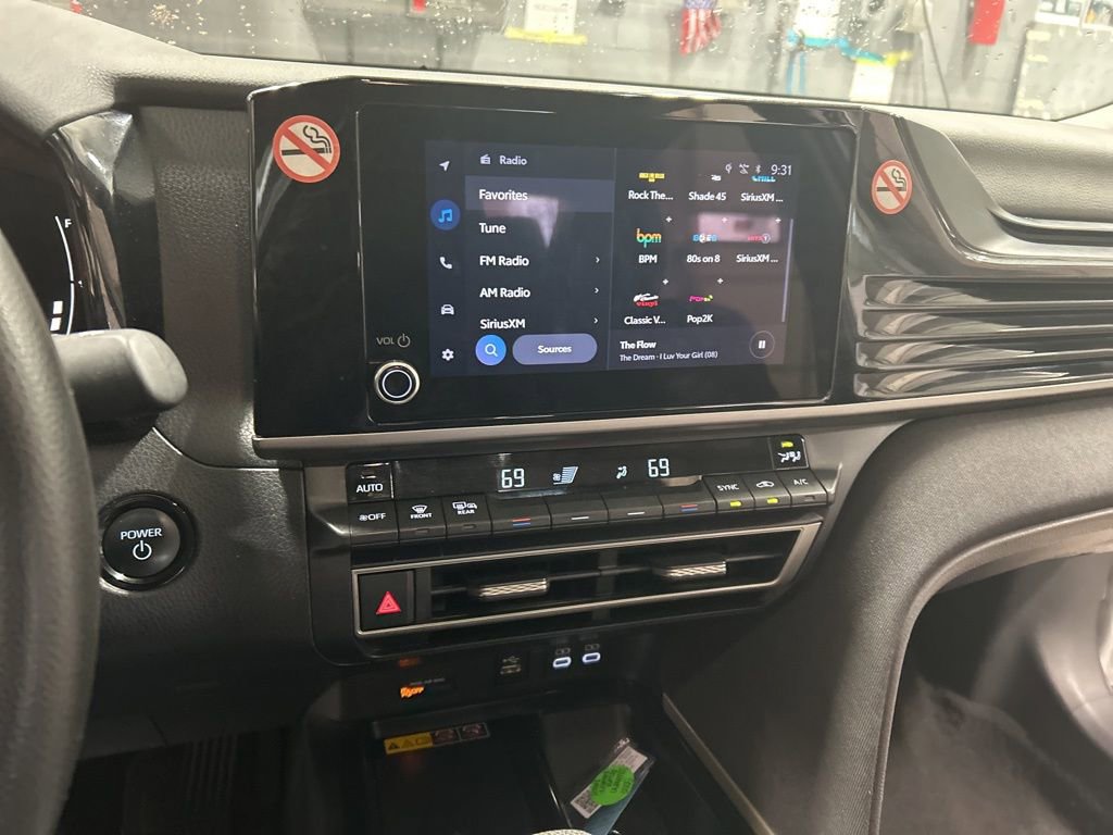 Used 2025 Toyota Camry LE image 13