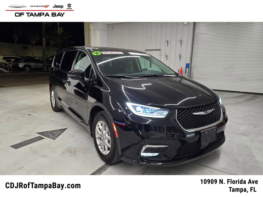 Certified 2024 Chrysler Pacifica Touring-L