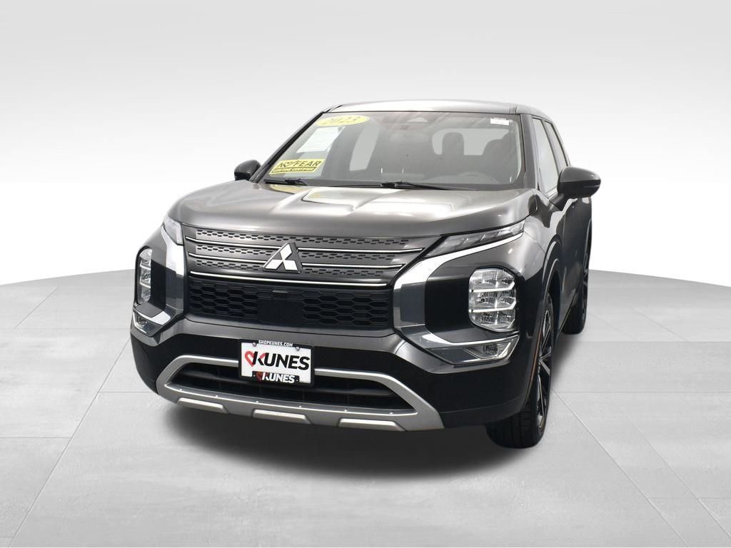 Used 2023 Mitsubishi Outlander SE image 6