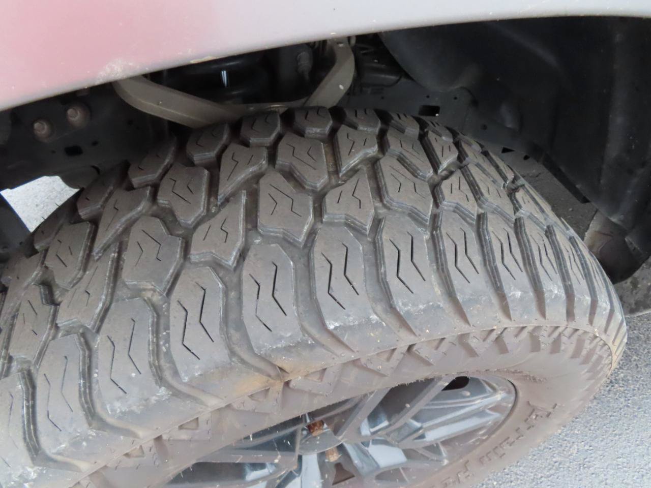 Used 2019 RAM 1500 Laramie AWD/4WD image 12