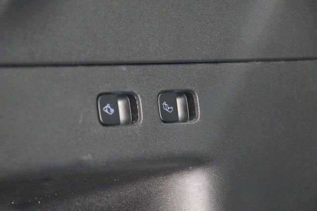 Used 2022 Tesla Model Y Long Range image 32