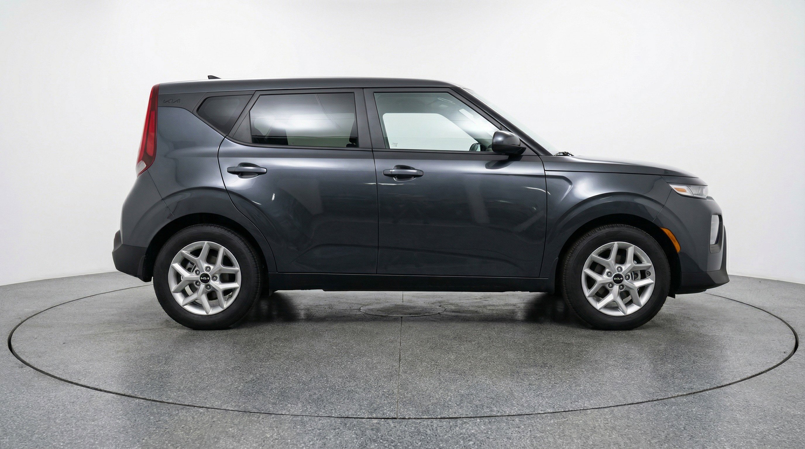 Used 2025 Kia Soul LX w/ LX Technology Package FWD image 11