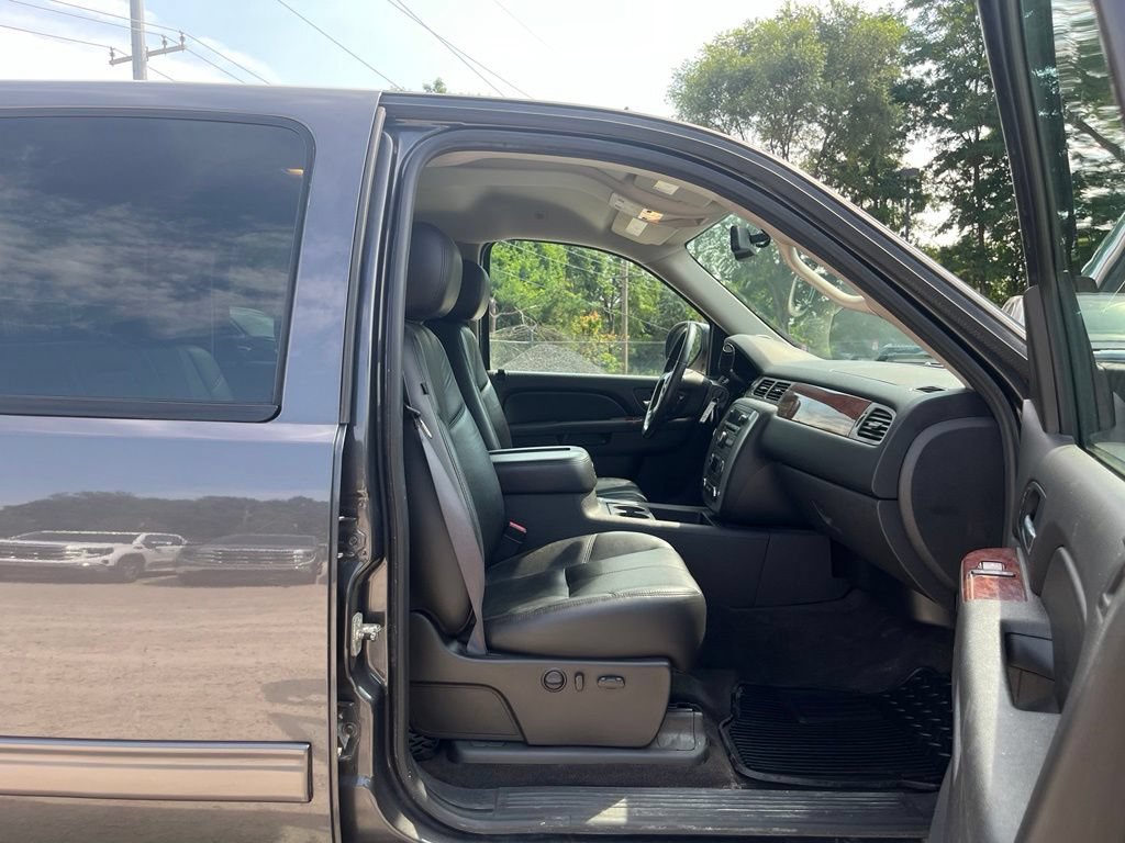 Used 2011 GMC Sierra 1500 SLT w/ SLT Convenience Package AWD/4WD image 31