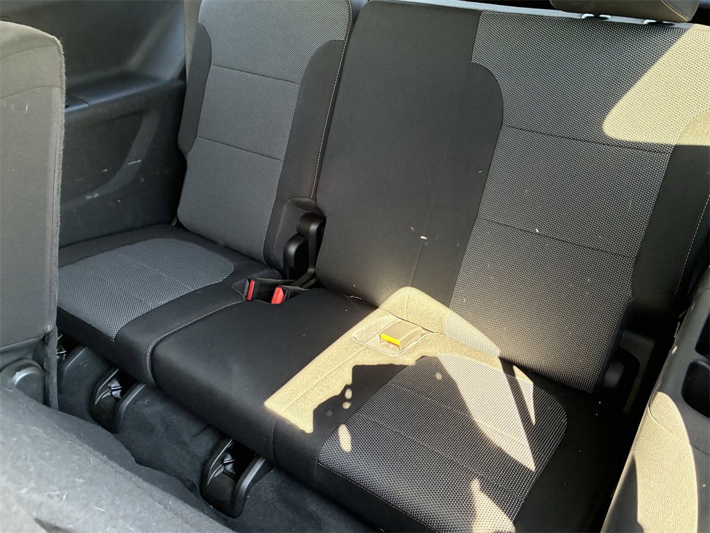 Used 2021 Chevrolet Traverse LS image 29