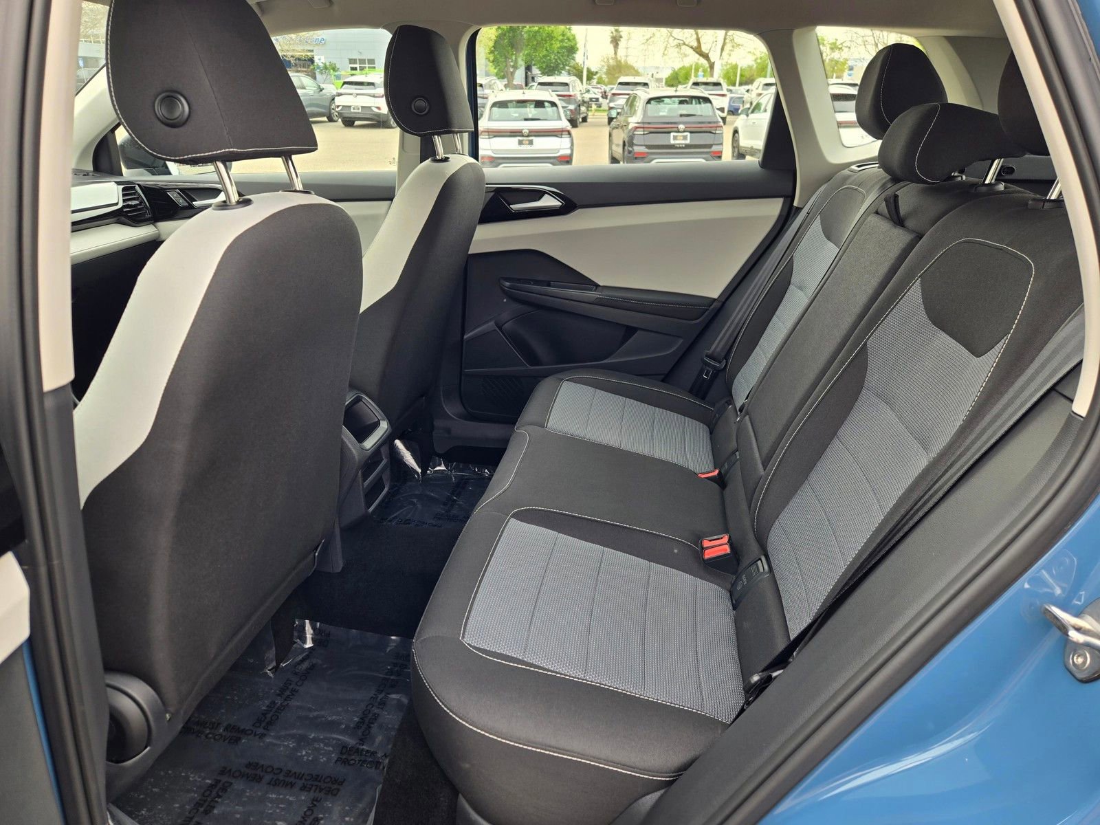 Used 2025 Volkswagen Taos S image 9