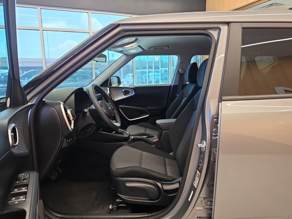 Used 2025 Kia Soul LX image 13