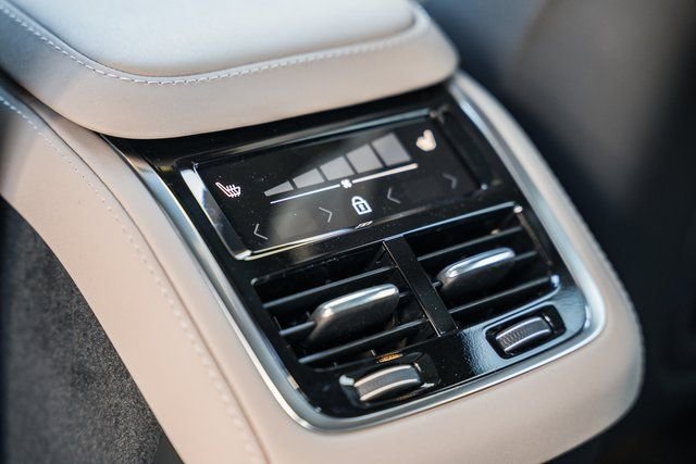 New 2026 Volvo XC90 B6 Plus image 33