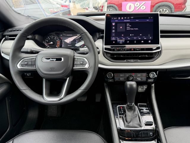Used 2025 Jeep Compass Limited AWD/4WD image 11
