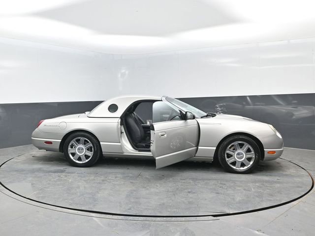 Used 2005 Ford Thunderbird image 25