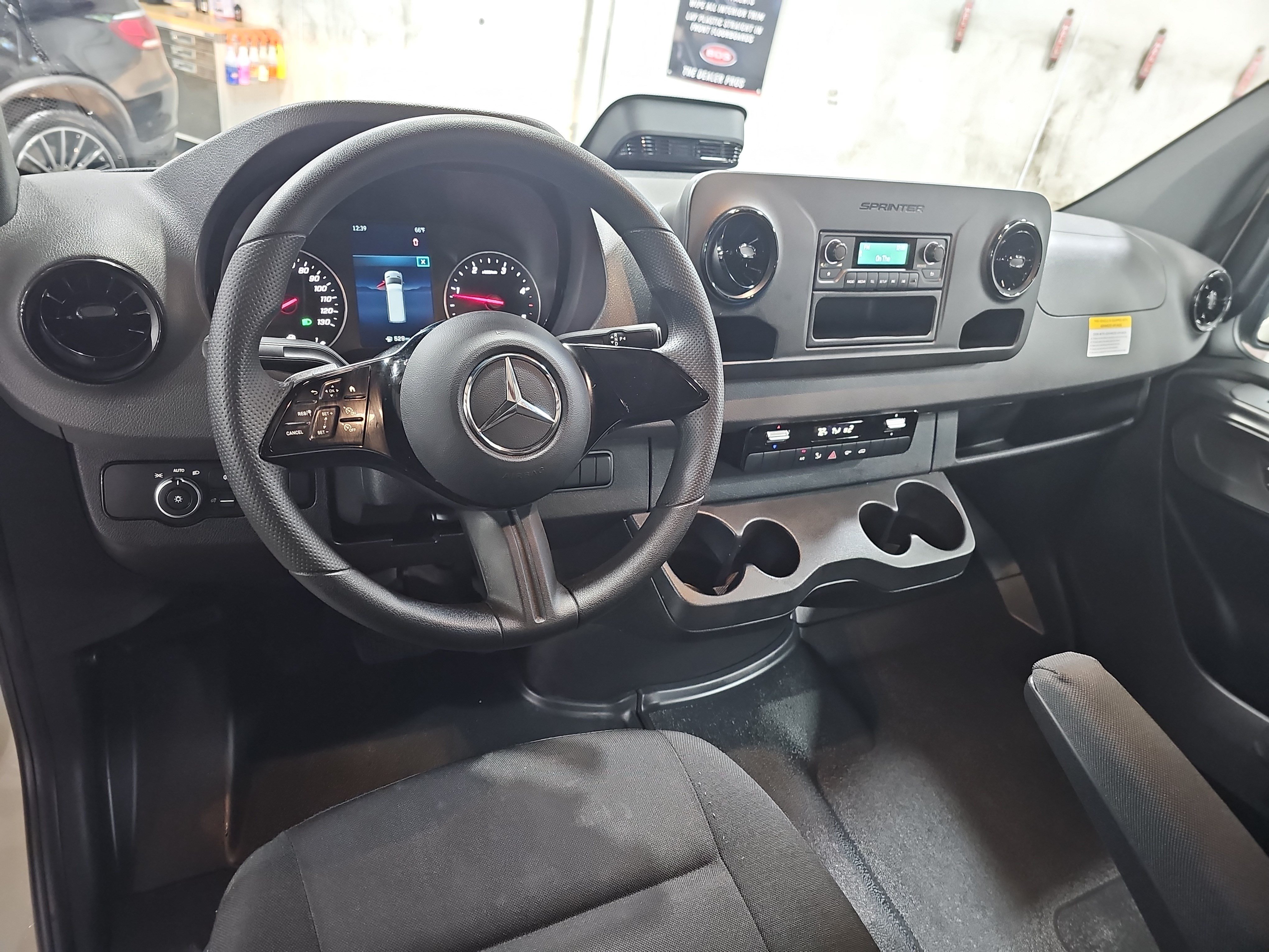 Used 2025 Mercedes-Benz Sprinter 2500 image 14