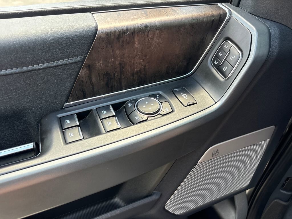 Used 2024 Ford F250 Lariat w/ Black Appearance Package AWD/4WD image 18