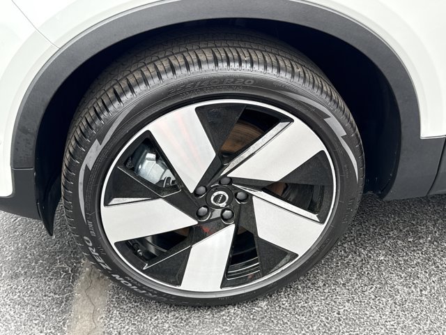 Used 2023 Volvo XC40 Recharge Ultimate image 16