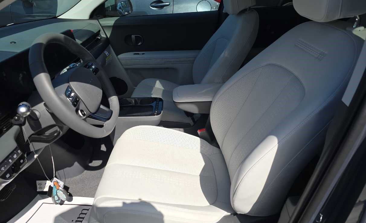 Used 2026 Hyundai Ioniq 5 Limited AWD/4WD image 7