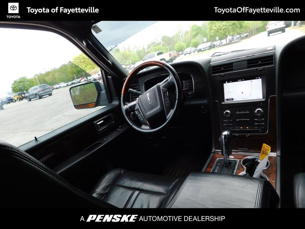 Used 2016 Lincoln Navigator Select image 6