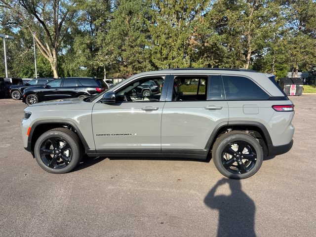 New 2027 Jeep Grand Cherokee Limited AWD/4WD image 3
