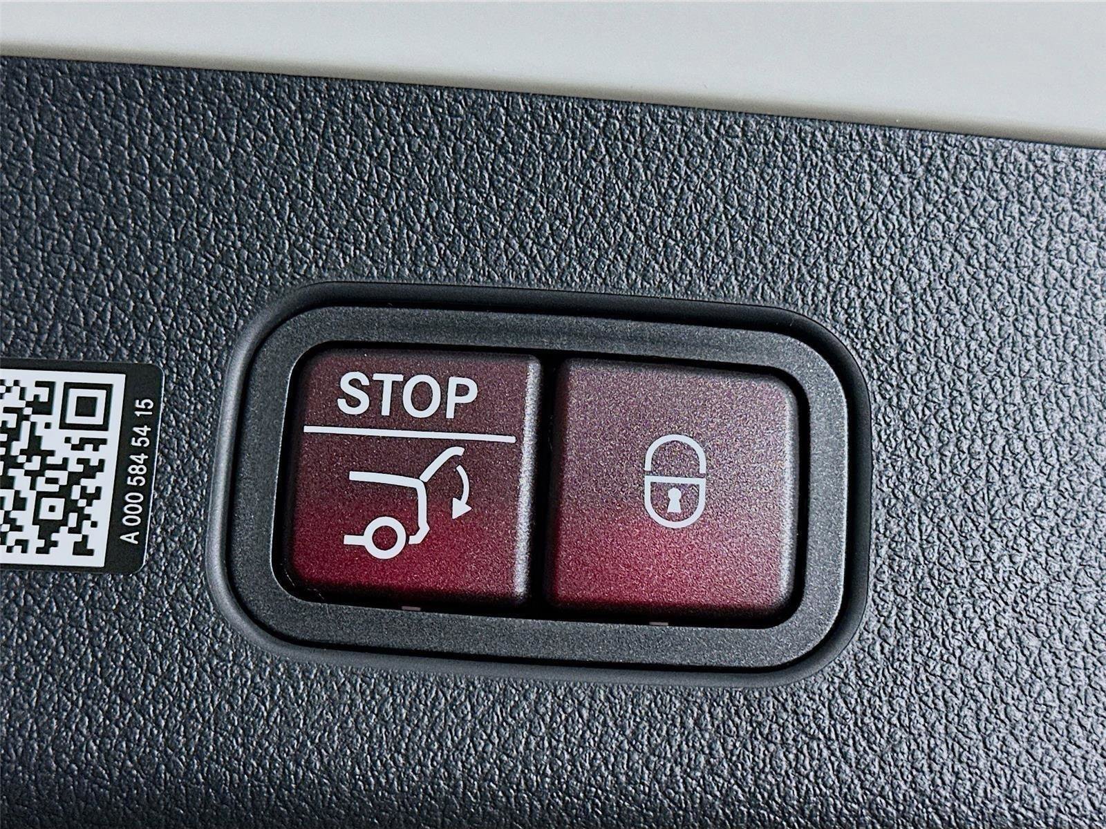 Used 2026 Mercedes-Benz GLC 300 4MATIC image 36