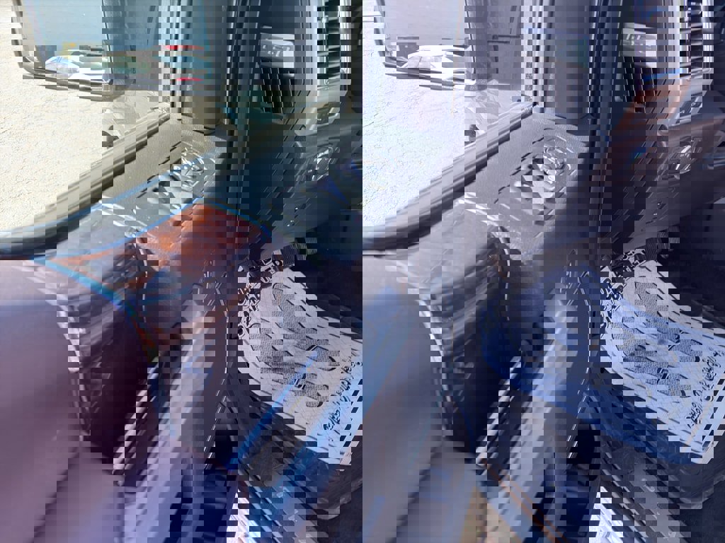 Used 2015 Ford F150 Platinum w/ Equipment Group 701A Luxury image 11