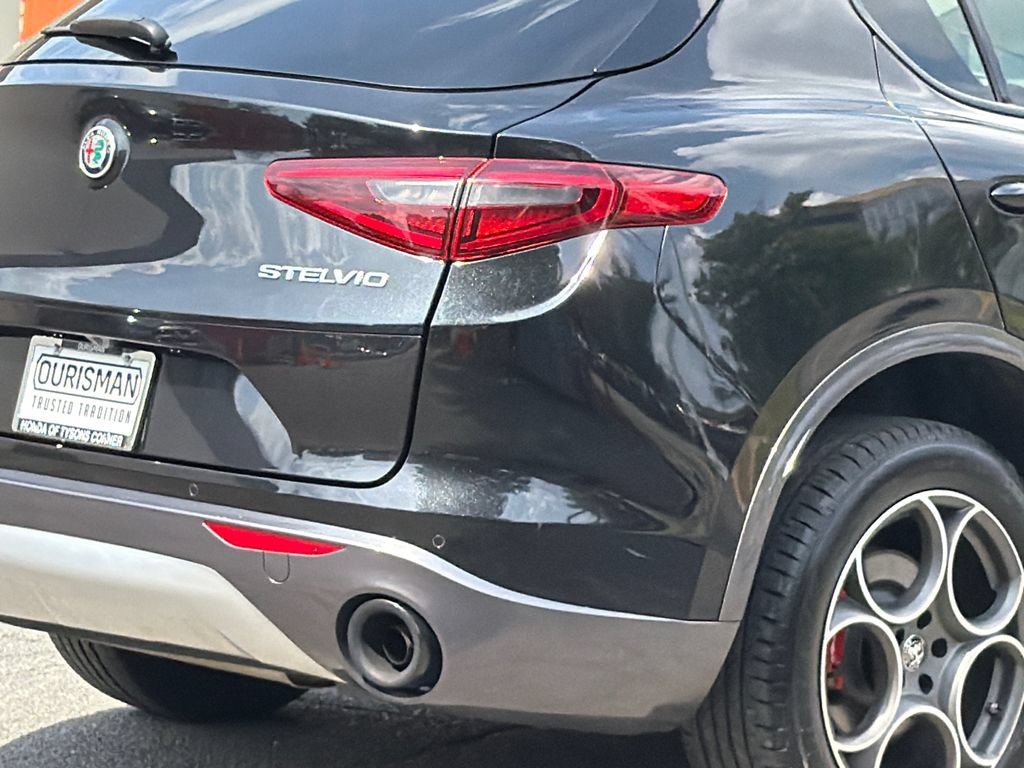 Used 2022 Alfa Romeo Stelvio Ti AWD/4WD image 5