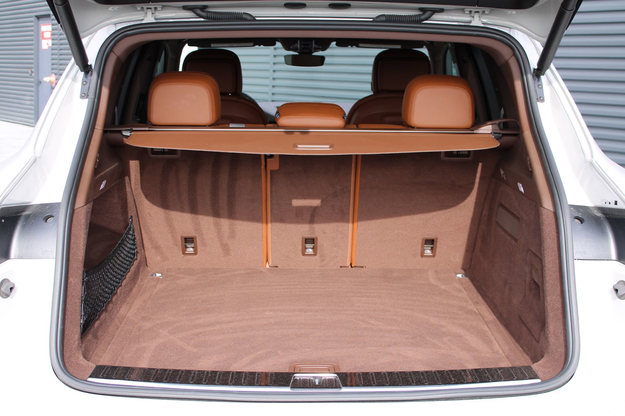 Certified 2023 Porsche Cayenne Platinum Edition image 25