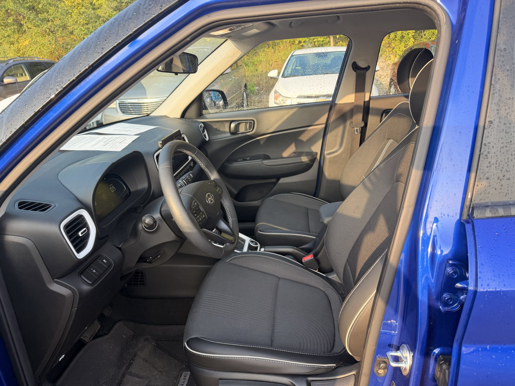 Used 2024 Hyundai Venue Limited FWD image 6