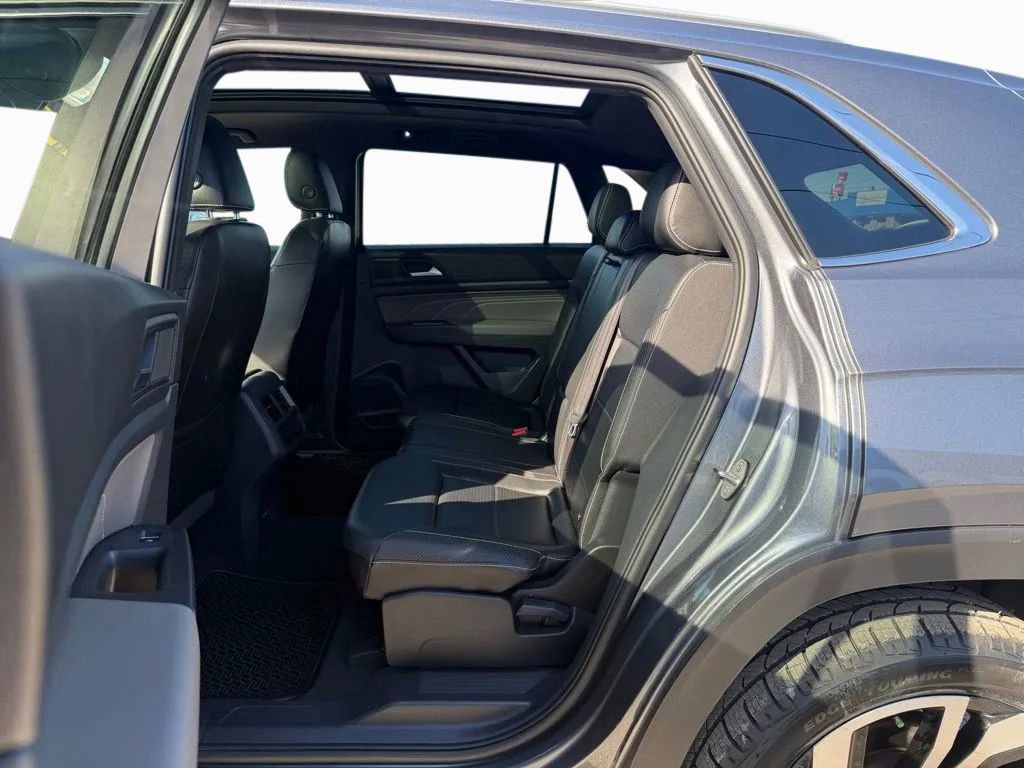 Used 2022 Volkswagen Atlas Cross Sport SEL AWD/4WD image 29