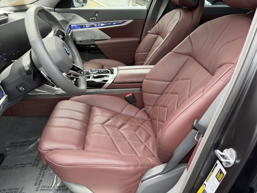 Used 2025 BMW i7 M70 image 20