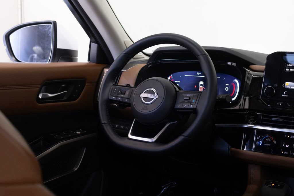 Used 2025 Nissan Pathfinder Platinum w/ Cargo Package FWD image 28