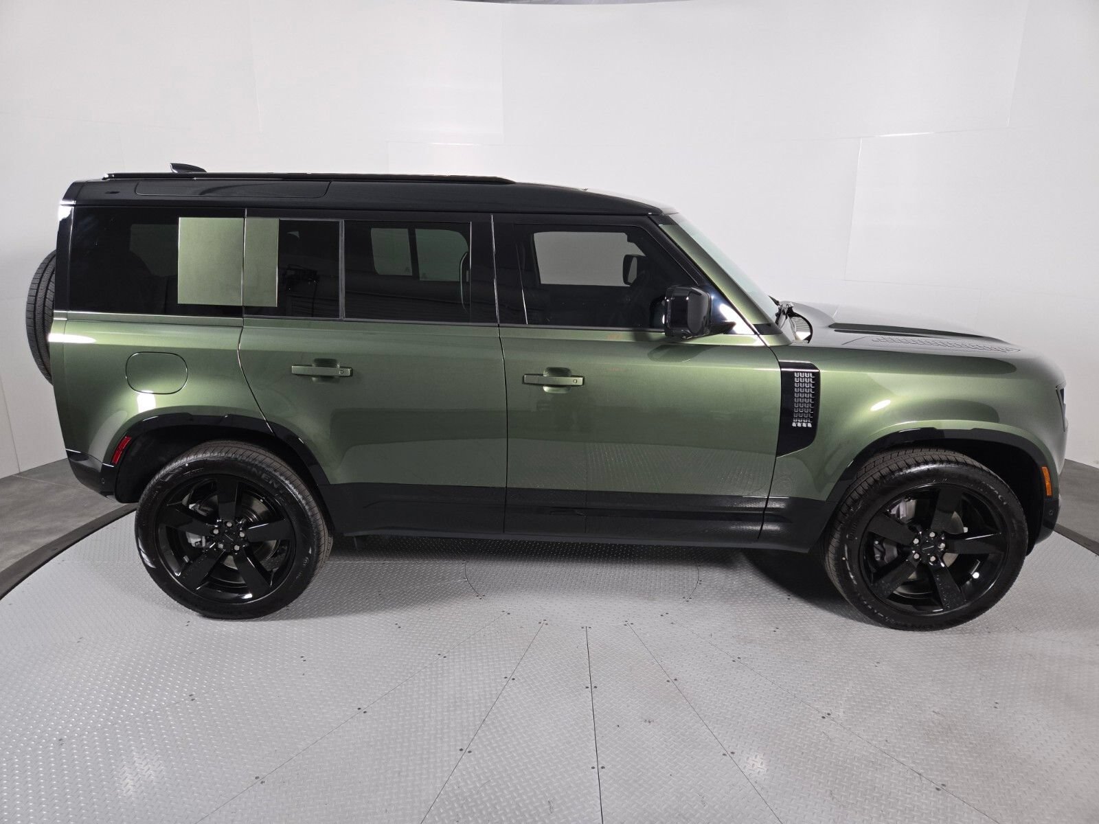 New 2026 Land Rover Defender 110 X-Dynamic SE AWD/4WD image 6