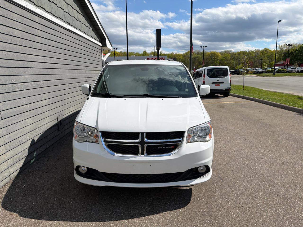 Used 2019 Dodge Grand Caravan SXT FWD image 12
