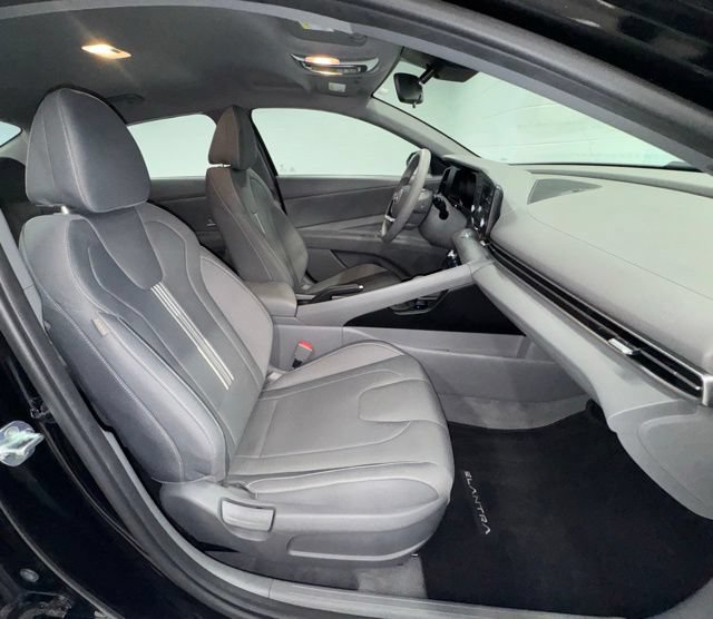 Used 2022 Hyundai Elantra SEL FWD image 16