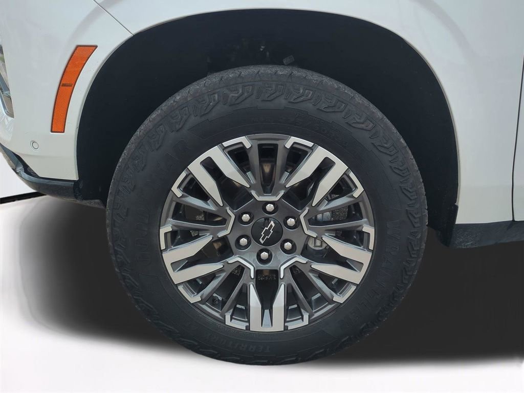 Used 2025 Chevrolet Suburban Z71 AWD/4WD image 11