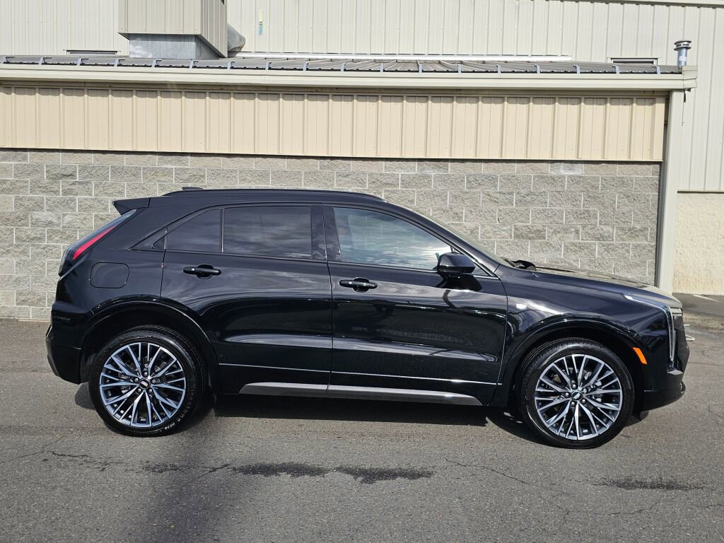 Used 2025 Cadillac XT4 Sport image 9