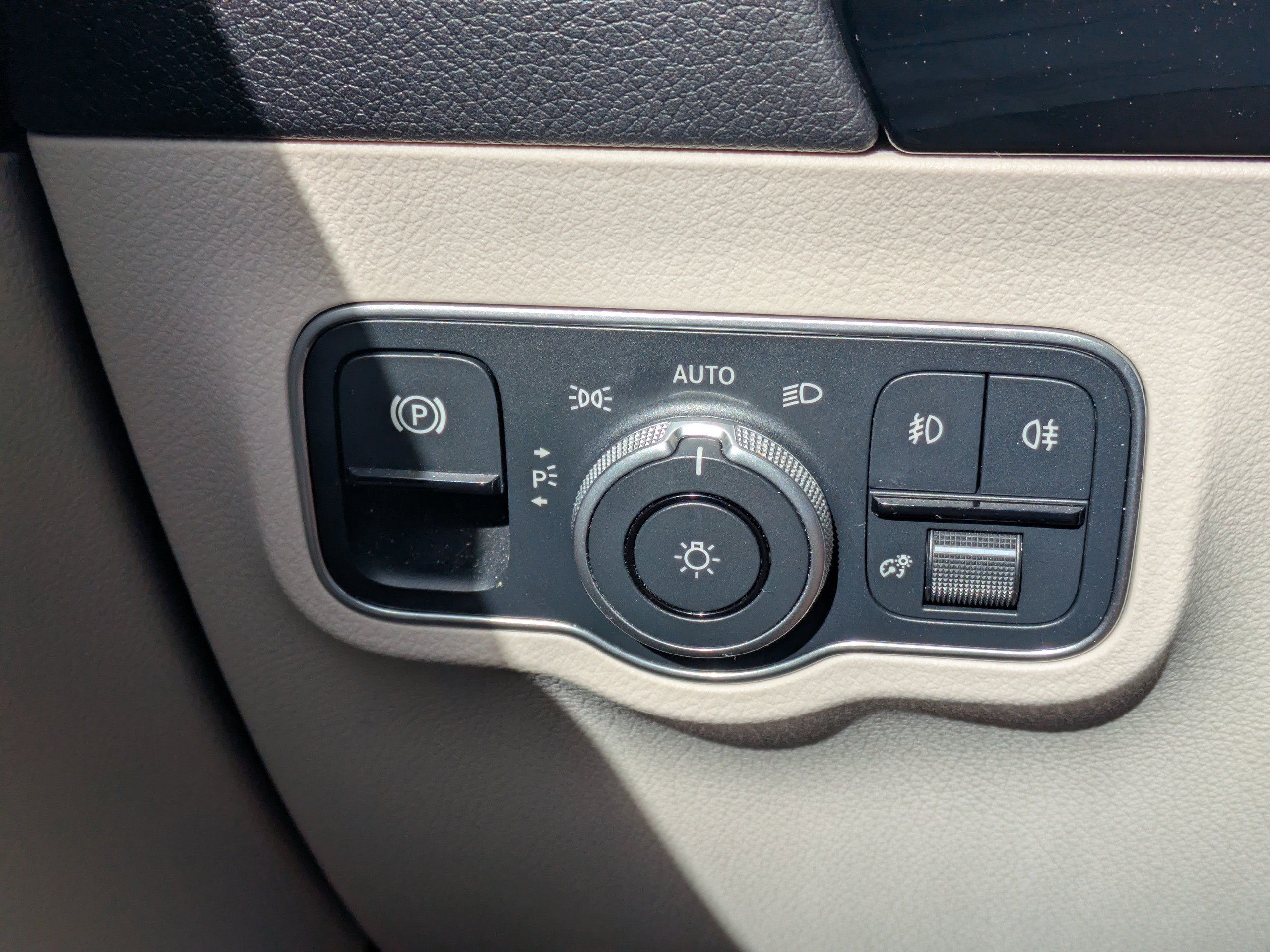 Certified 2025 Mercedes-Benz GLA 250 image 28