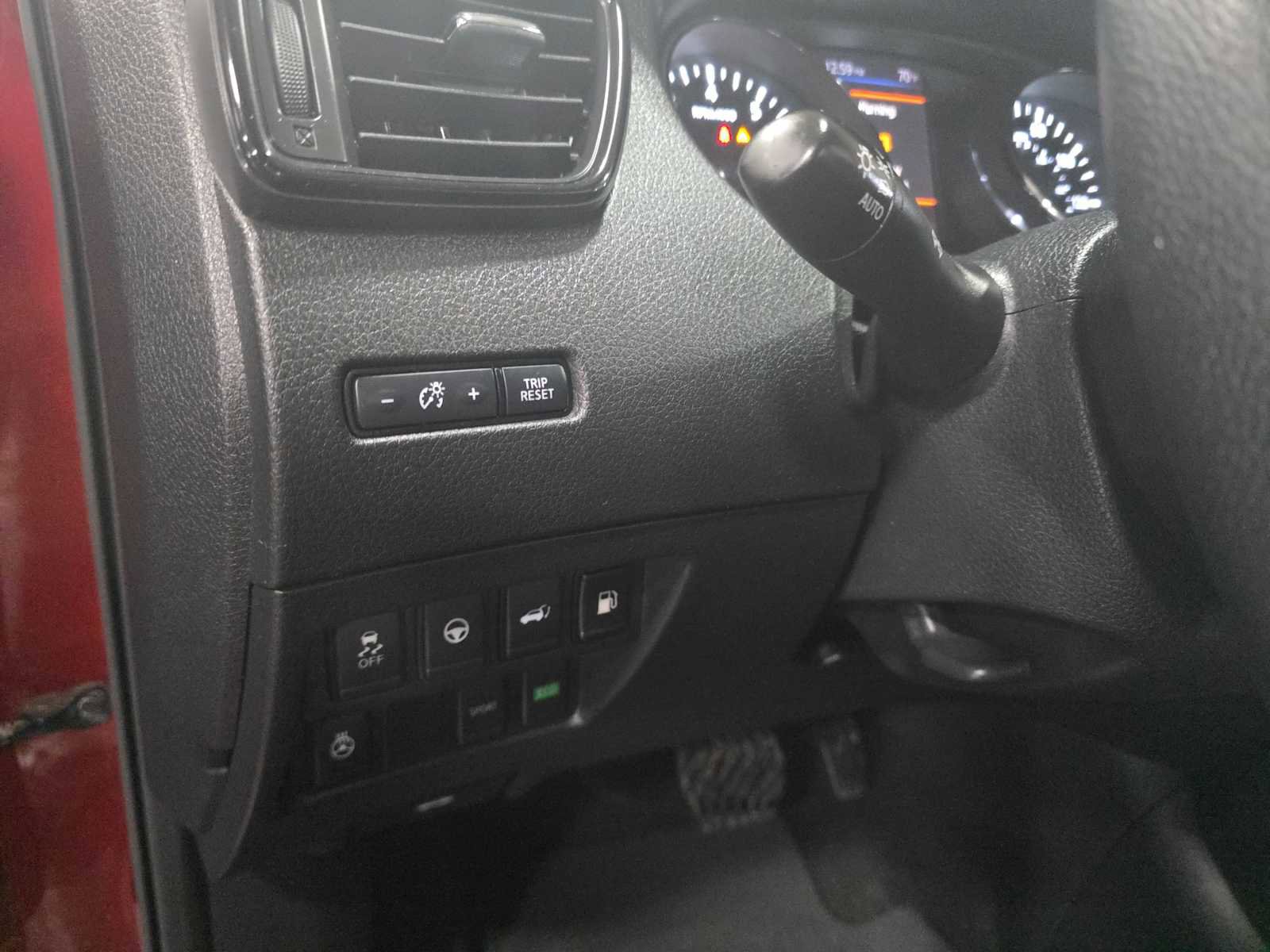 Used 2020 Nissan Rogue SV w/ Premium Package image 20