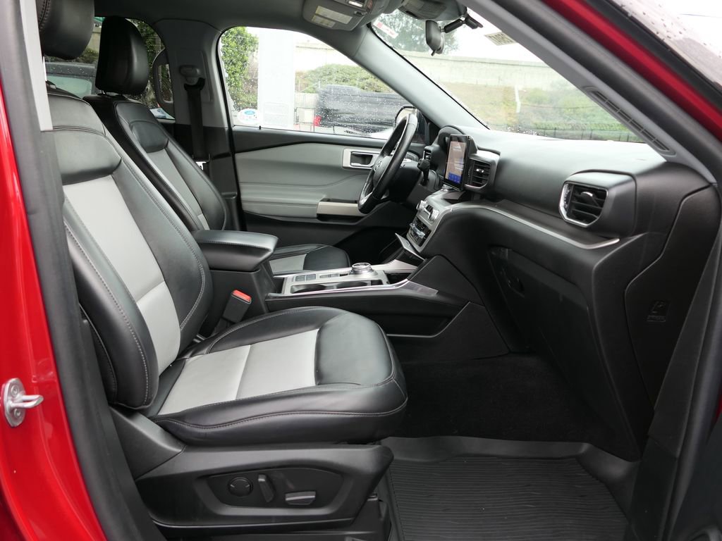 Used 2022 Ford Explorer XLT w/ Equipment Group 202A image 27