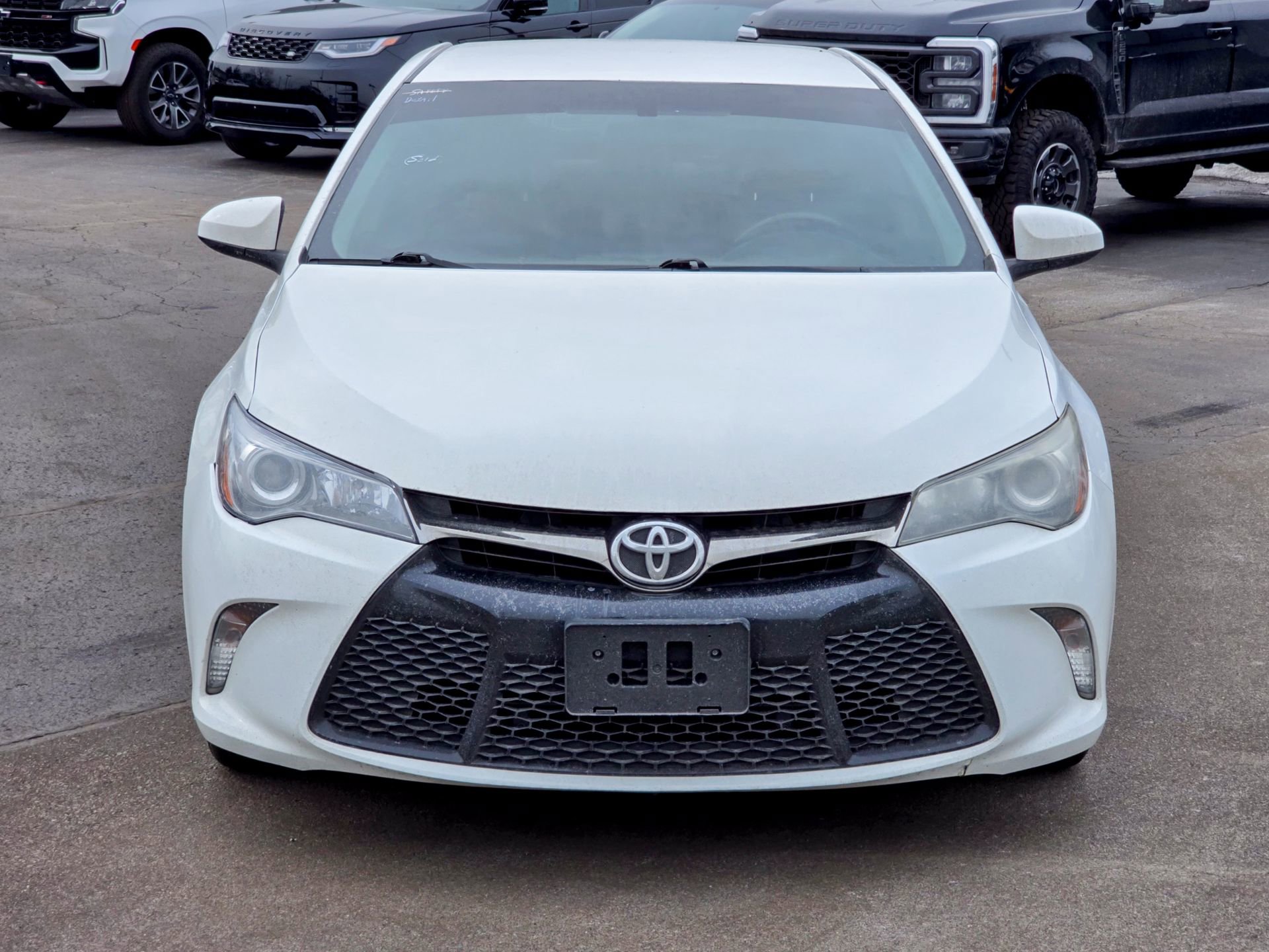 Used 2017 Toyota Camry SE image 2