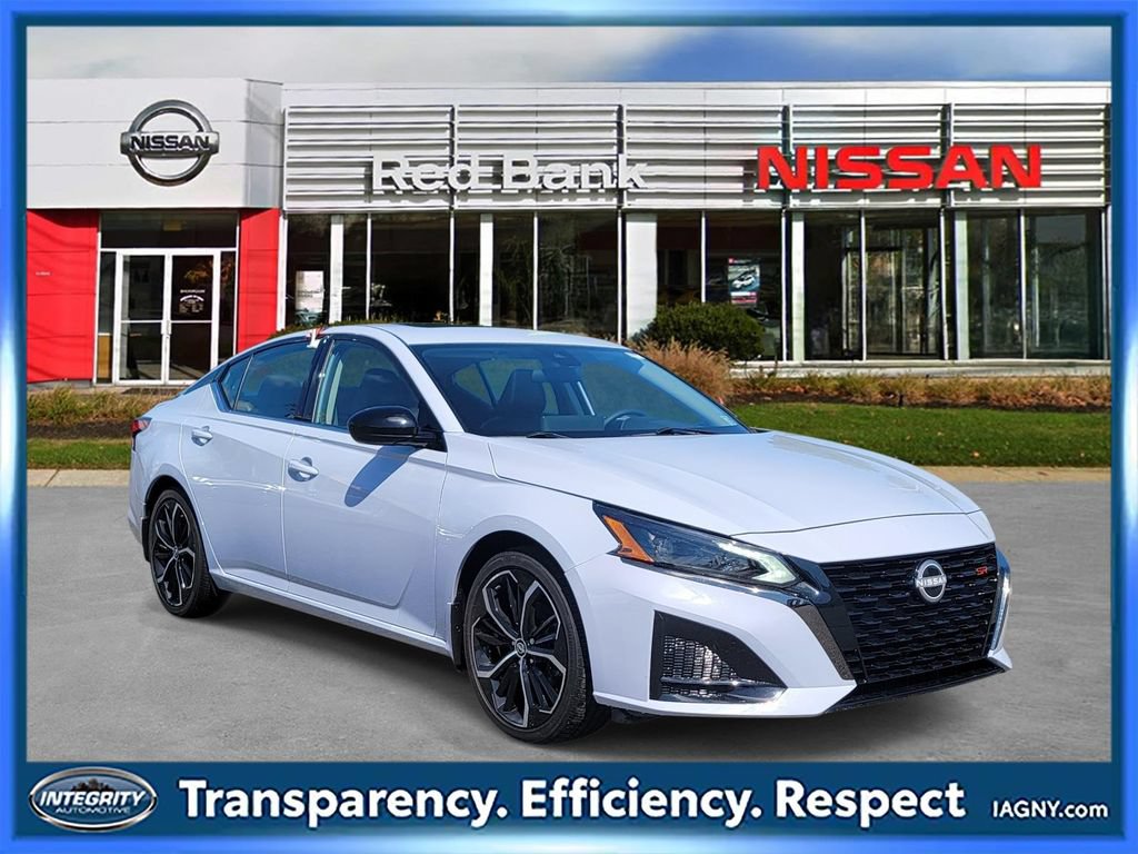 Used 2024 Nissan Altima 2.5 SR w/ SR Premium Package FWD image 1