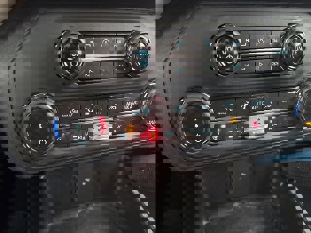 Used 2022 Ford Bronco Wildtrak image 32