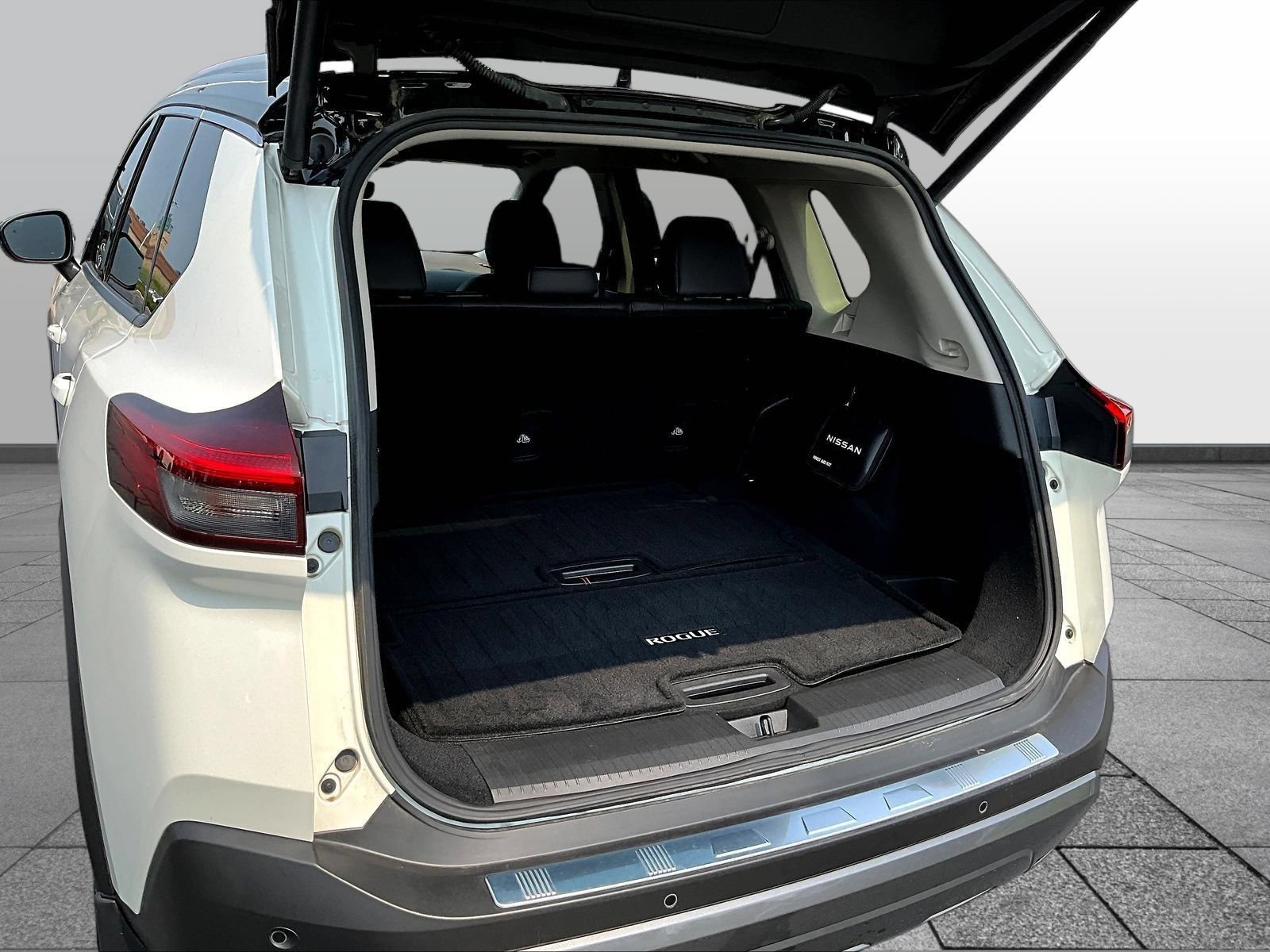 Certified 2023 Nissan Rogue SL AWD/4WD image 9
