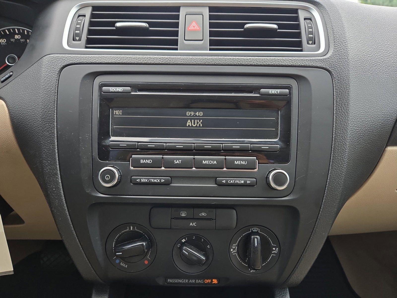 Used 2014 Volkswagen Jetta SE FWD image 14