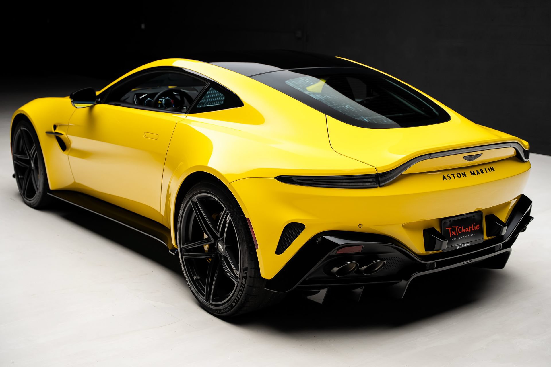 Used 2025 Aston Martin V8 Vantage Coupe RWD image 24