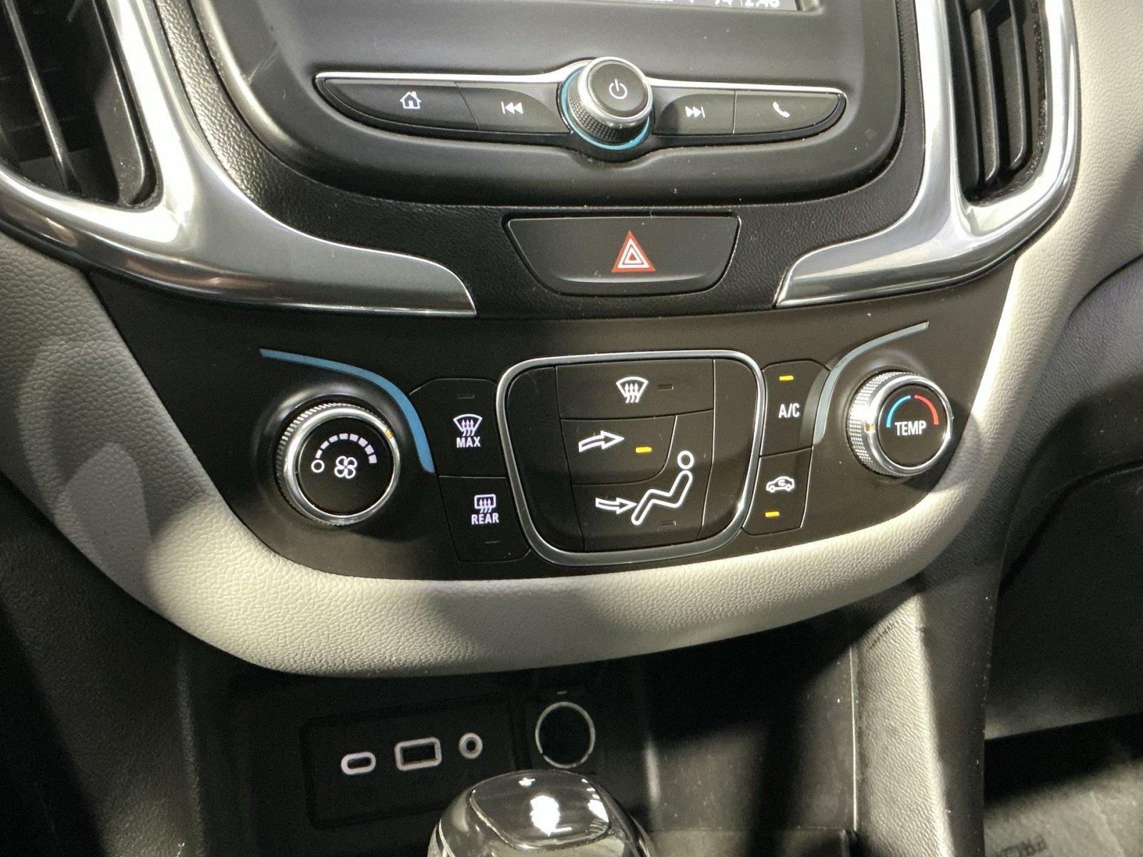 Used 2019 Chevrolet Equinox LS AWD/4WD image 21