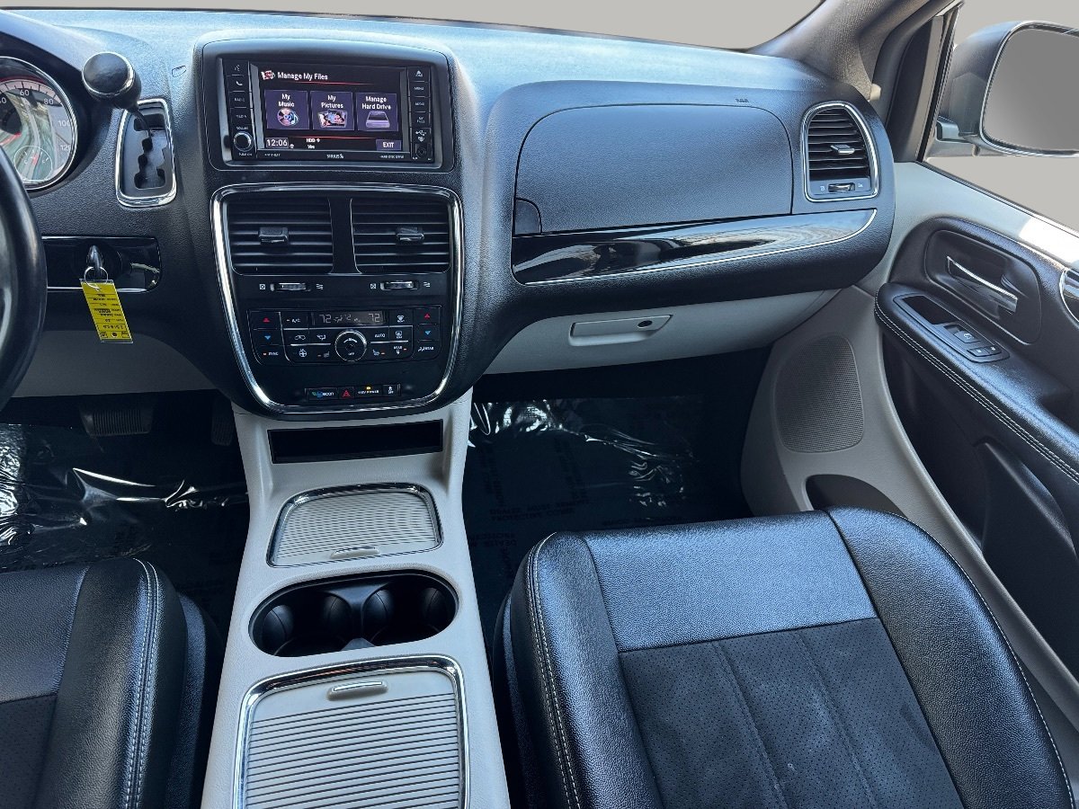 Used 2020 Dodge Grand Caravan SXT w/ Driver Convenience Group image 23